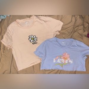 LEVI’s Floral graphic Brand cropped tops. NWOT. size XS. Light peach &periwinkle